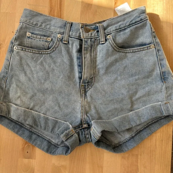 Levi A- Line Shorts Cuffed - Picture 4 of 8